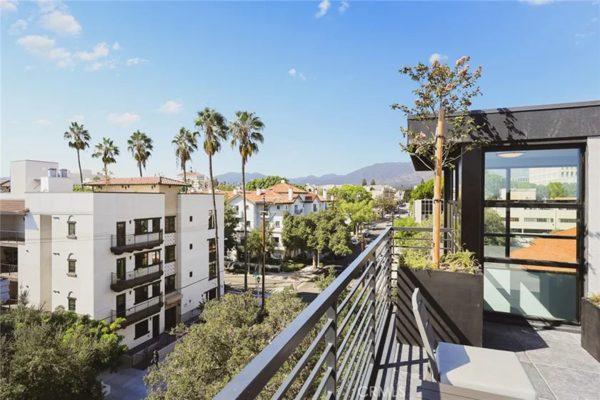 150 S Oak Knoll Avenue #104 photo 22