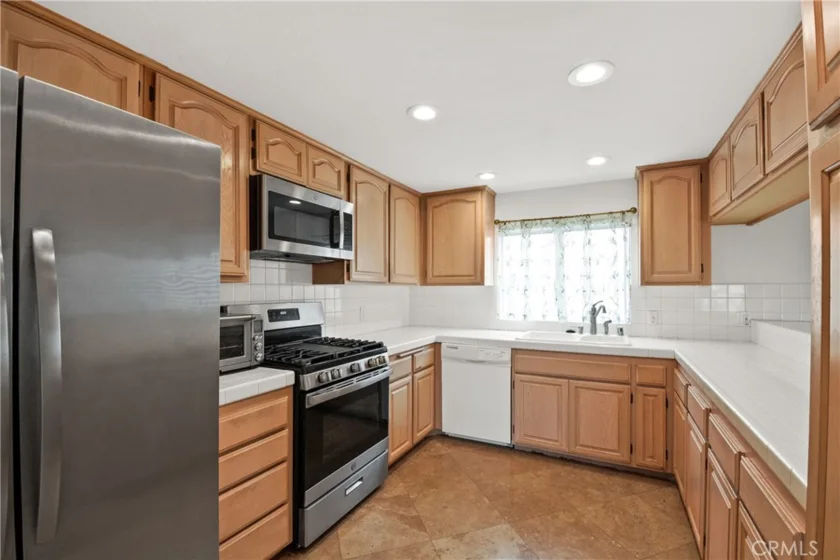 1158 W 11th Street #J photo 23