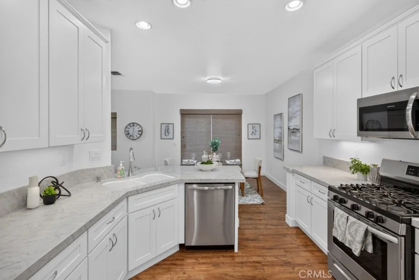 33449 Emerson #B photo 2
