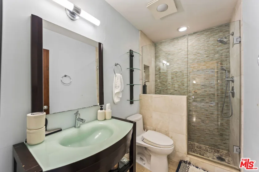 960 Larrabee Street #222 photo 8