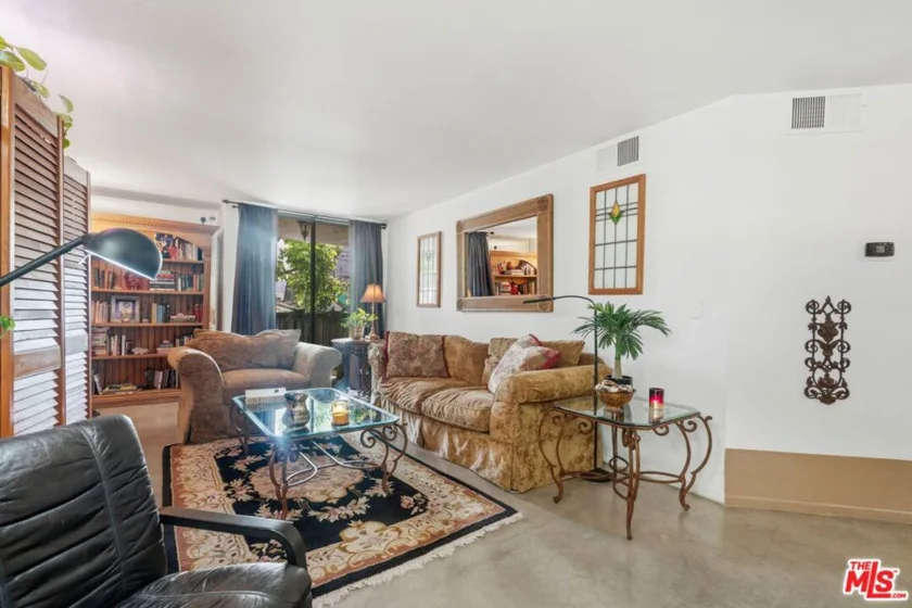 906 N Doheny Drive #221 photo 6
