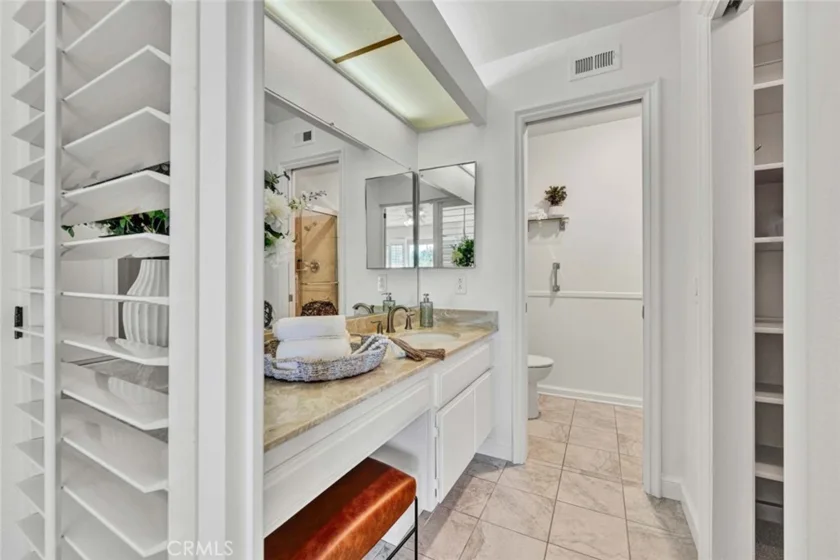 8605 Solano #1005-B photo 19