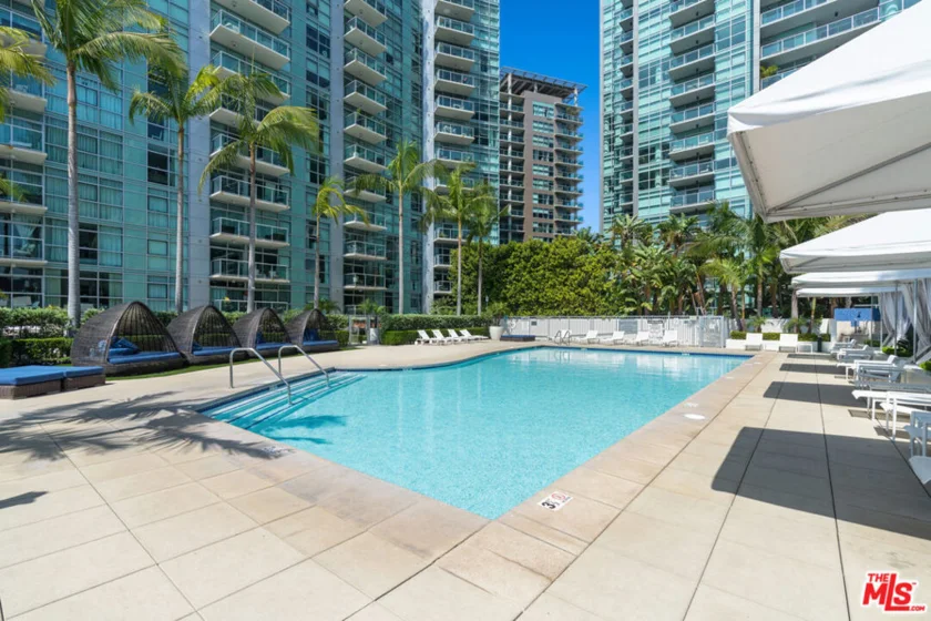 13700 Marina Pointe Drive #1126 photo 26