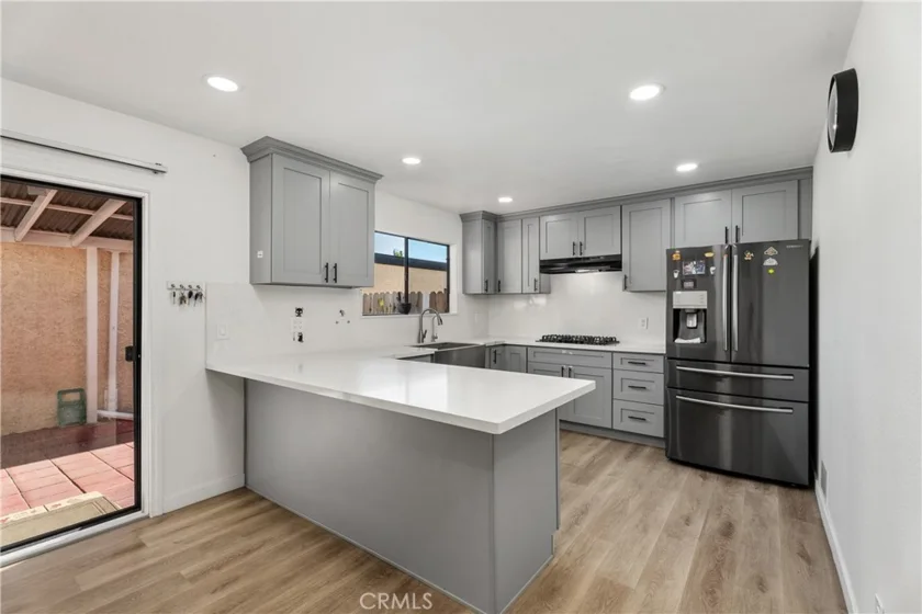 8574 Chapman #A photo 1