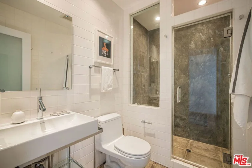 1033 Carol Drive #302 photo 15