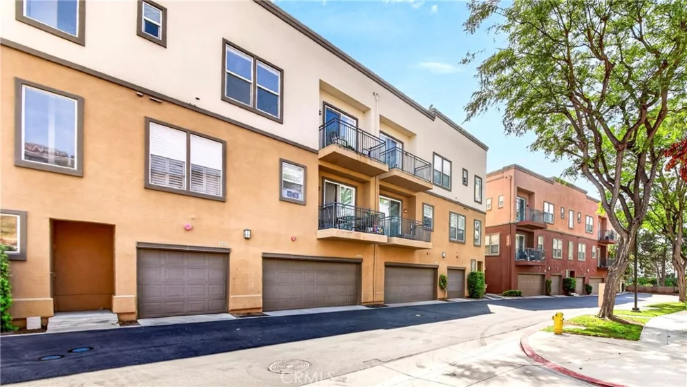 2256 Clark photo 32