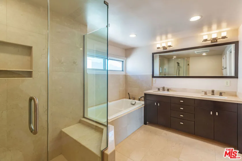 23914 De Ville Way #D photo 9