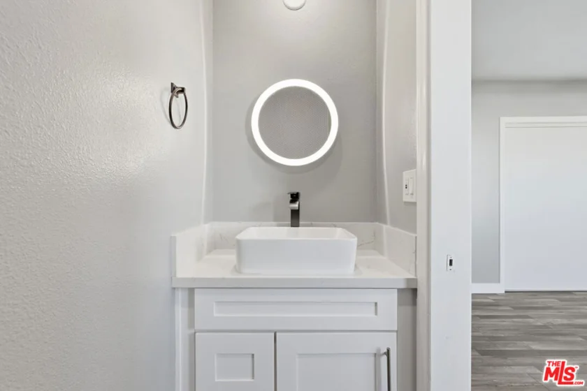 141 W Hillcrest Boulevard #2 photo 30