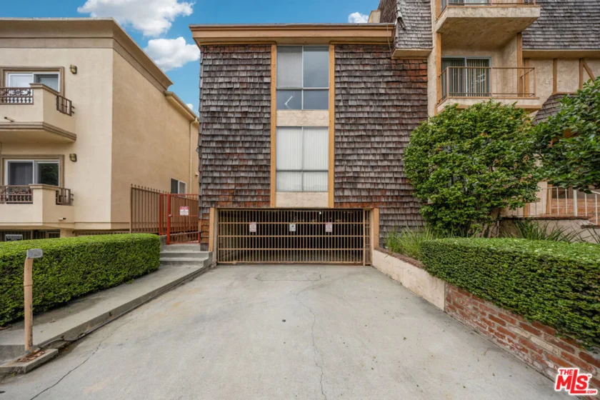 2141 S Bentley Avenue #107 photo 20