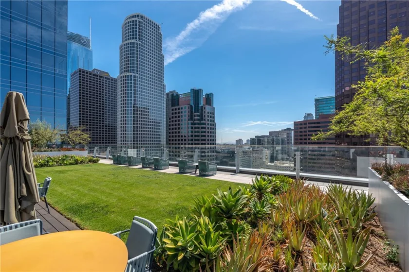 877 Francisco Street #819 photo 37