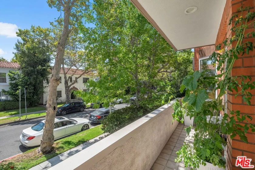 121 N Almont Drive #201 photo 12