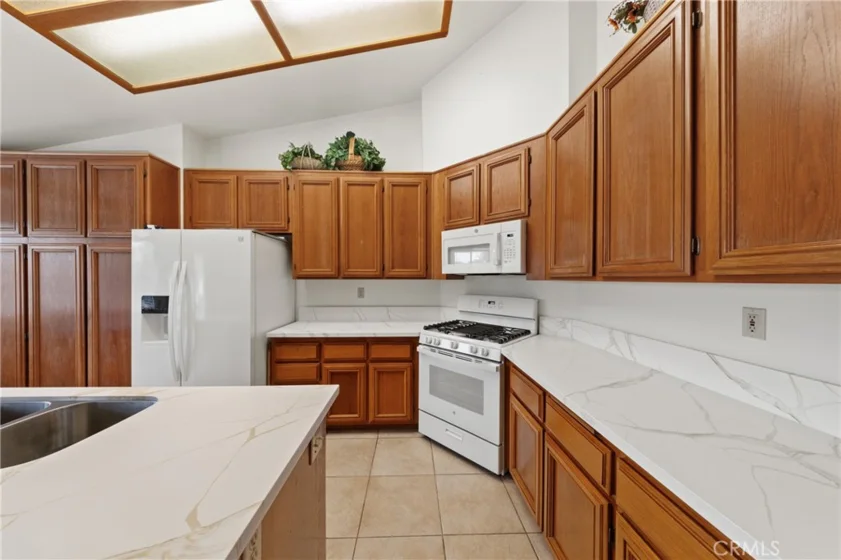 39560 Glenwood Court photo 41