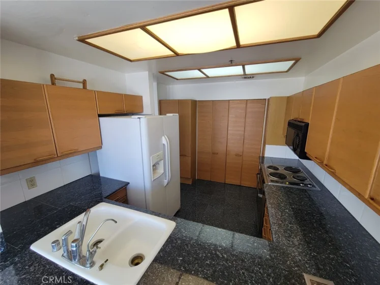 1310 E Ocean #905 photo 19