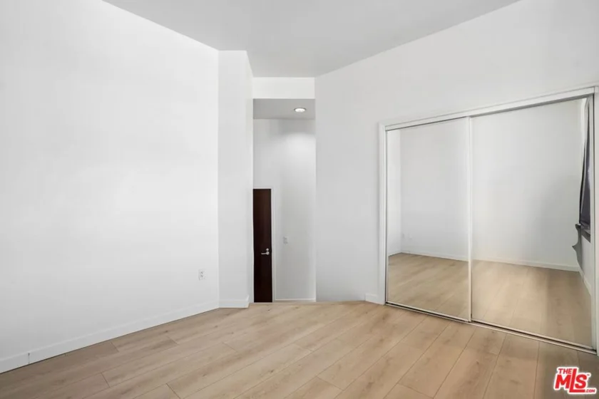 1100 Wilshire Boulevard #1804 photo 11