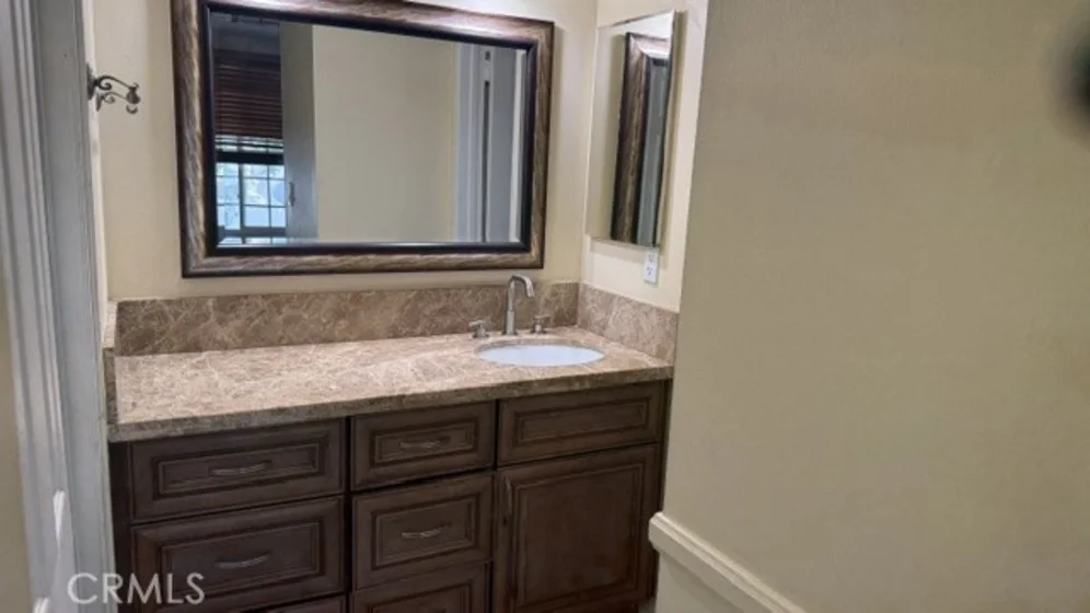 8188 Glengarry photo 39