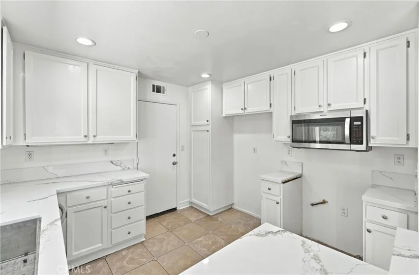 220 Suffolk photo 14