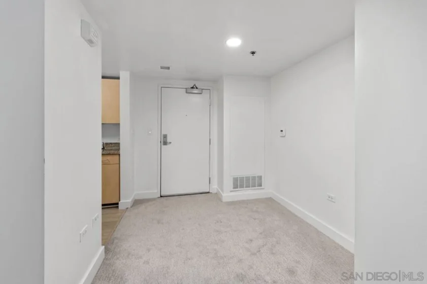 425 W Beech #204 photo 7