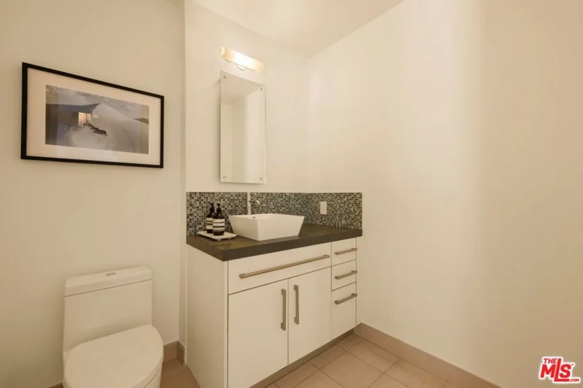 928 N Croft Avenue #102 photo 16