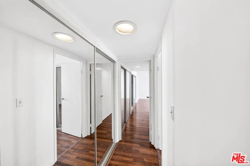 540 Kelton Avenue #402 photo 33
