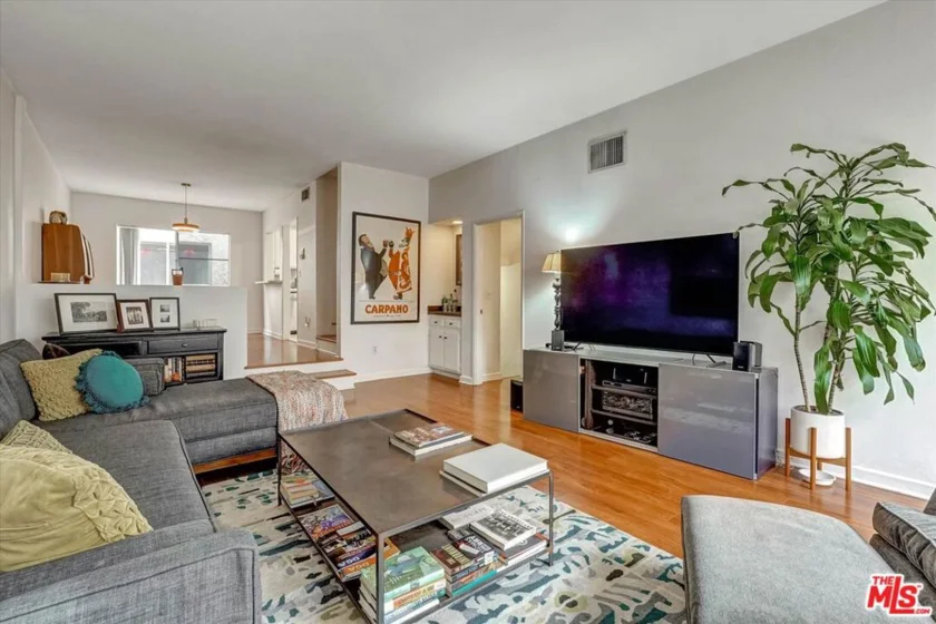 1828 Barry Avenue #4 photo 5