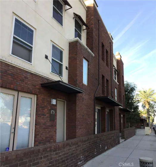 173 Village Court photo 1