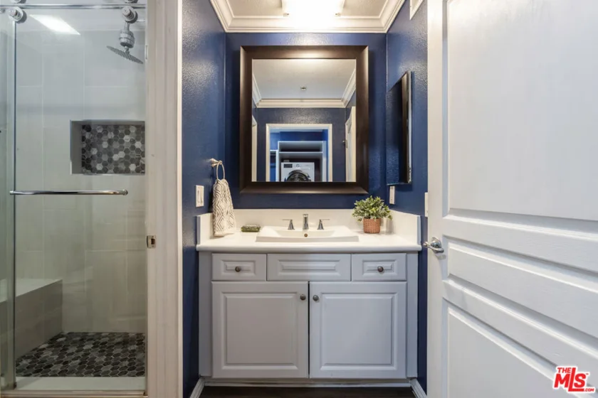 7320 Hawthorn Avenue #215 photo 8