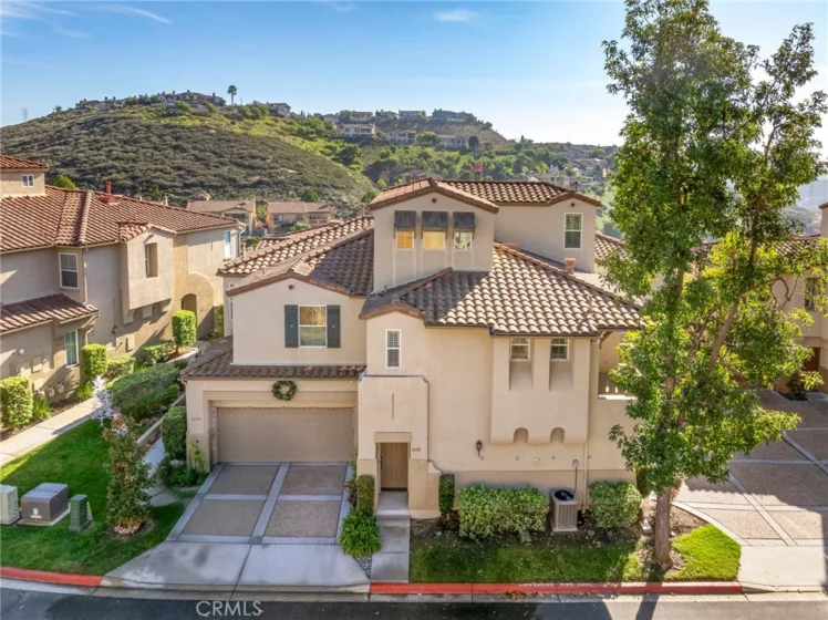 1652 Sunnyside photo 1