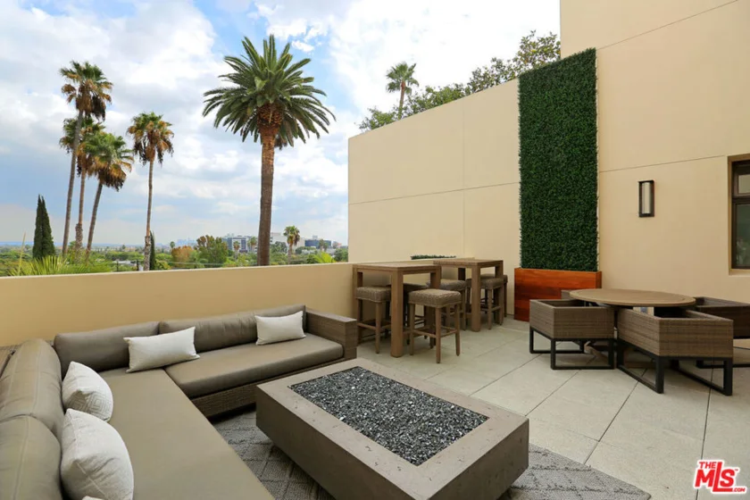 447 N Doheny Drive #102 photo 29