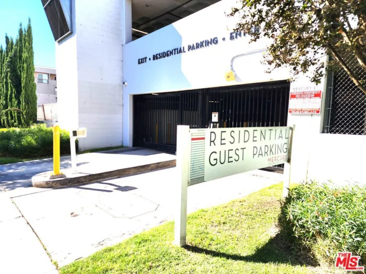 3810 Wilshire Boulevard #1706 photo 20