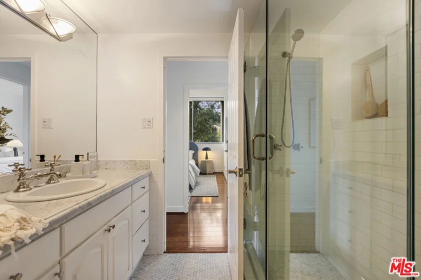 4411 Los Feliz Boulevard #502 photo 7