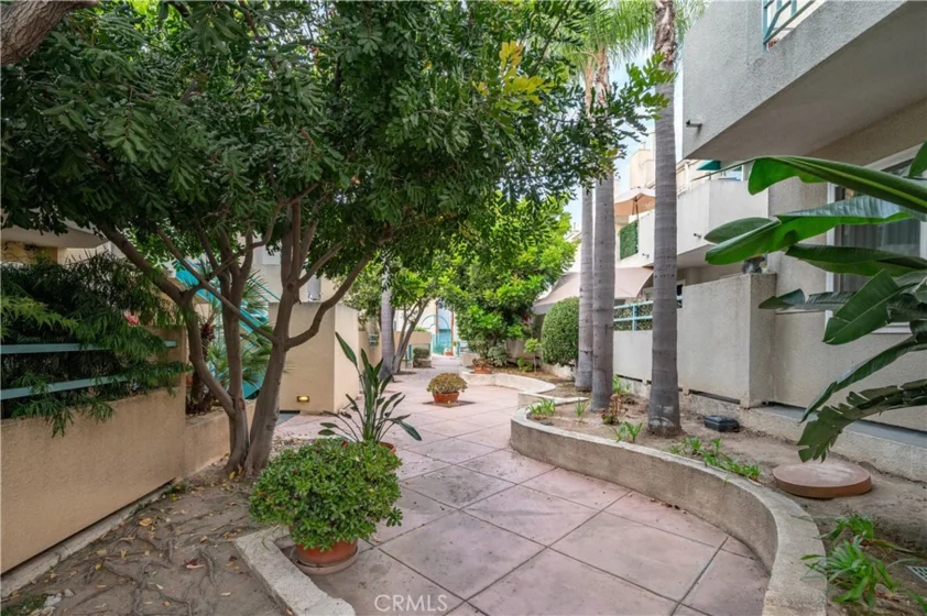 433 E Tamarack #149 photo 25
