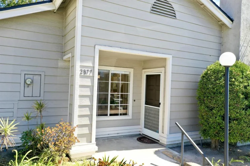 2877 Sanford Lane photo 25