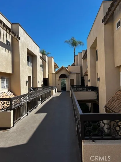 537 N Adams #212 photo 2