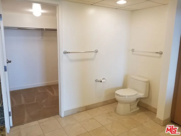 13700 Marina Pointe Drive #1219 photo 33