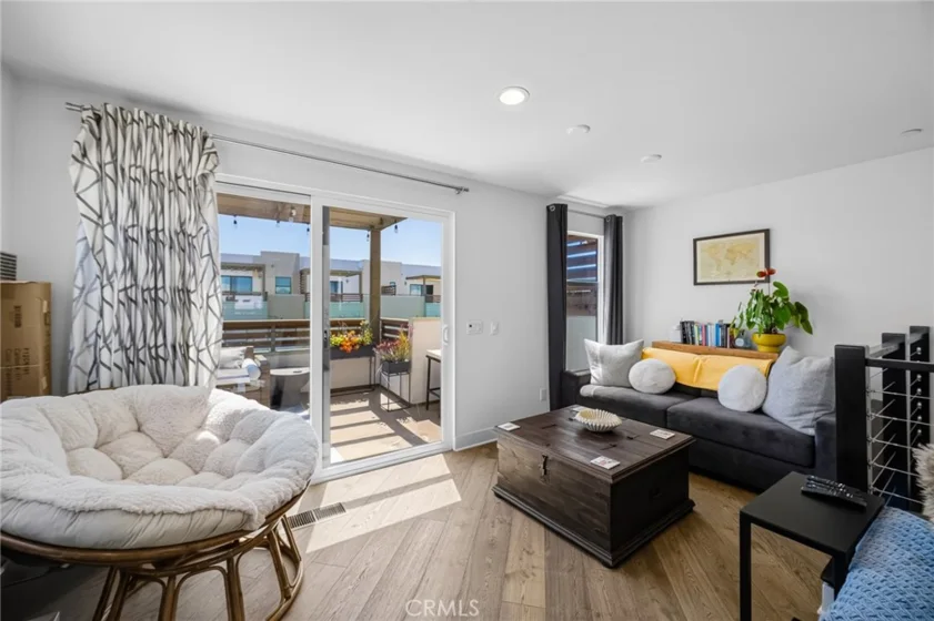 1687 Grand View photo 30