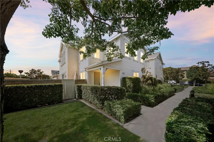 3229 Larkspur Street photo 1