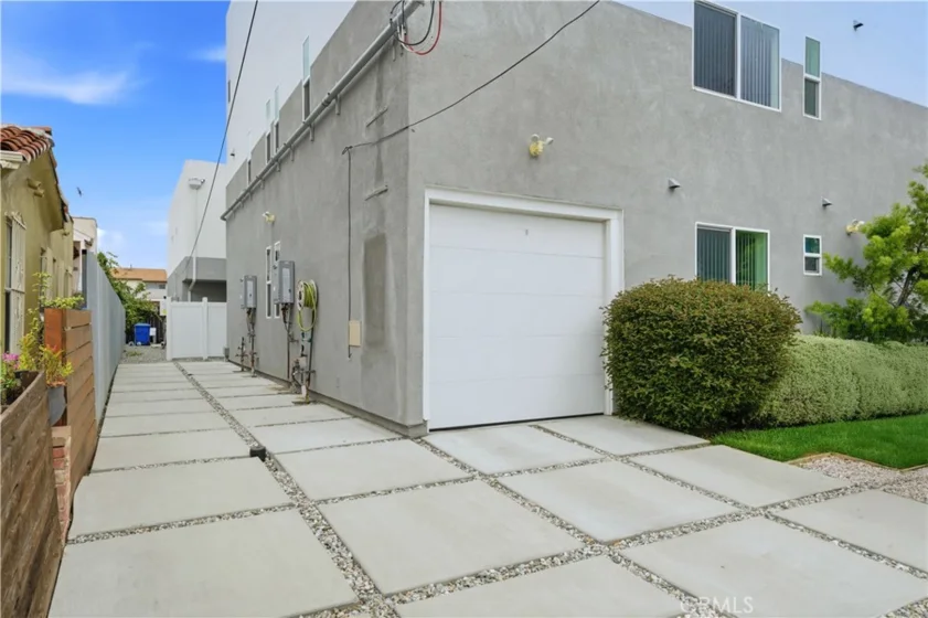 6919 S Menlo photo 17