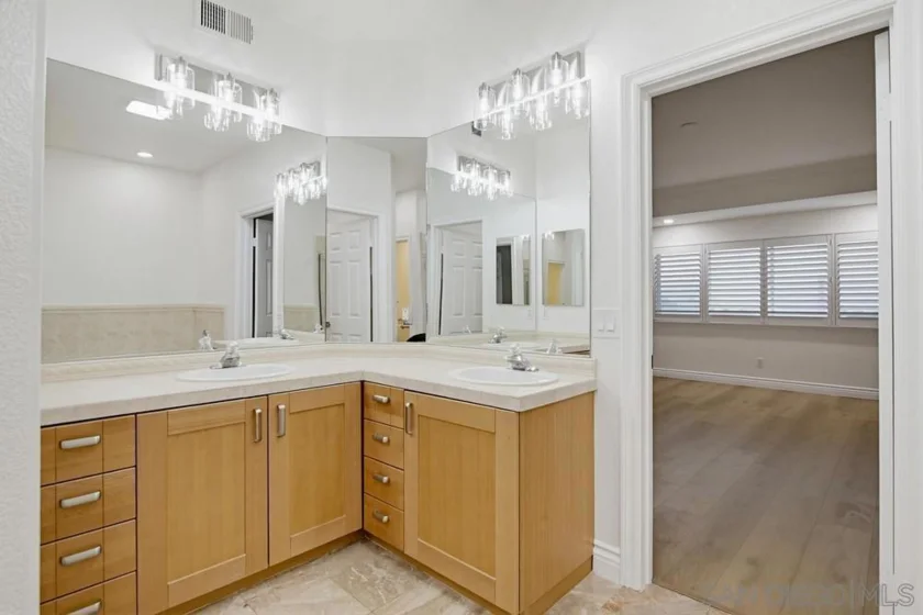 2078 San Diego photo 10