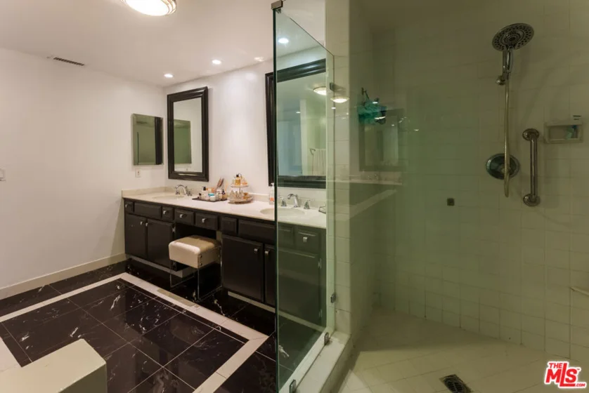 1557 S Beverly Glen Boulevard #310 photo 17