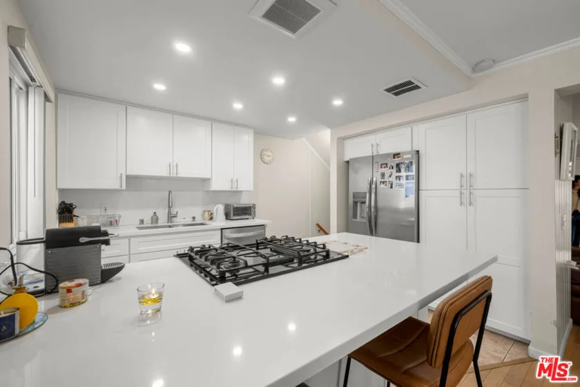 18333 Hatteras Street #20 photo 1