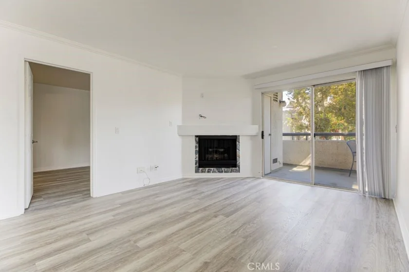 5515 Canoga Avenue #105 photo 1