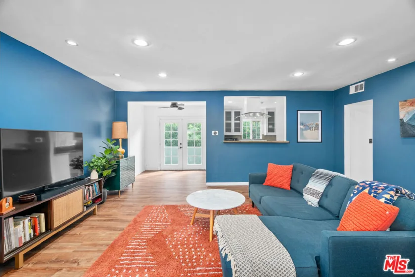 6160 Whitsett Avenue #10 photo 2