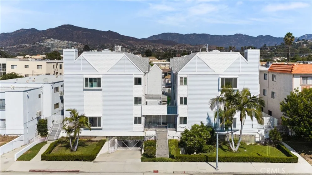 1121 E Wilson #12 photo 35