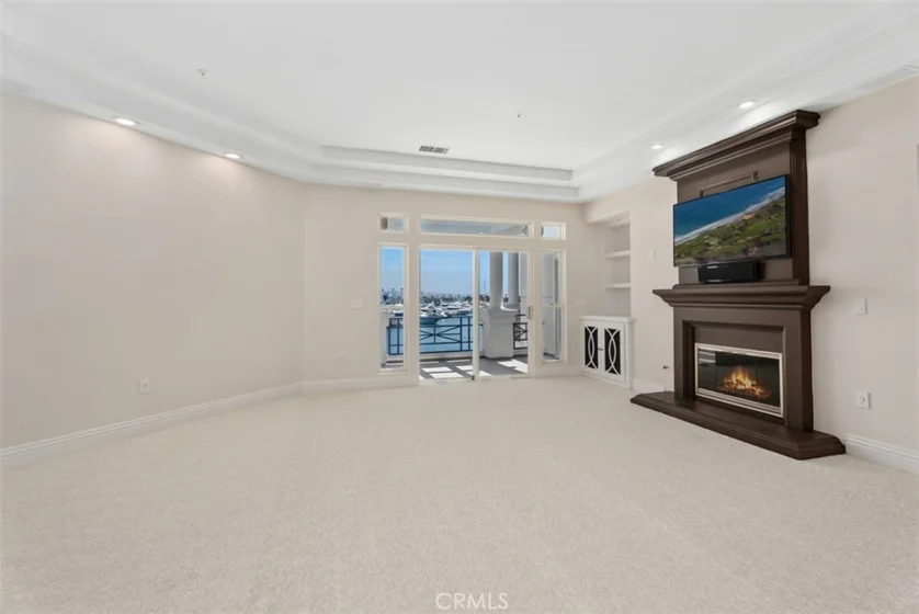 2600 Newport photo 7