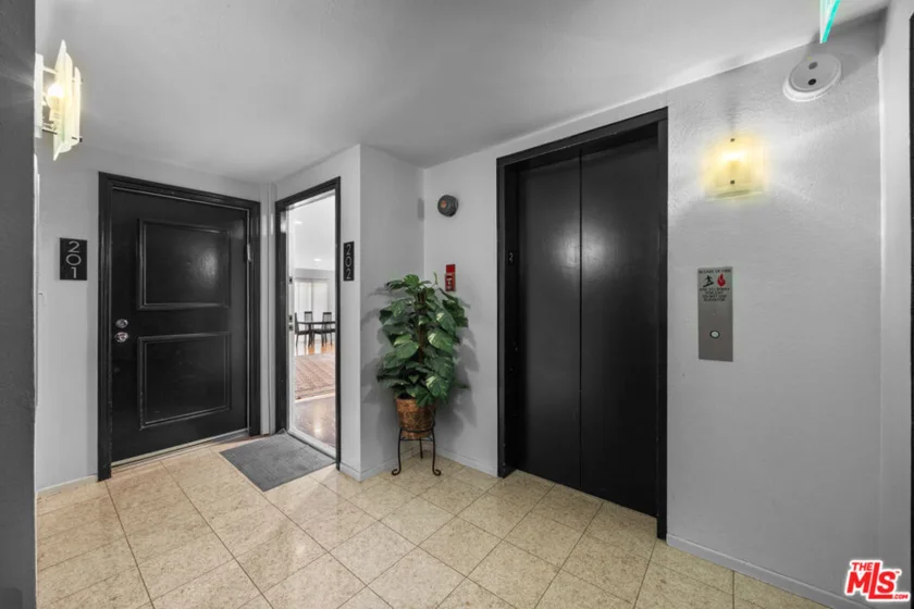 1515 S Beverly Drive #202 photo 16