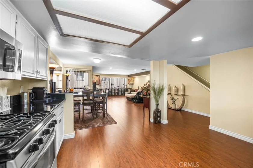 554 E San Jose #203 photo 3
