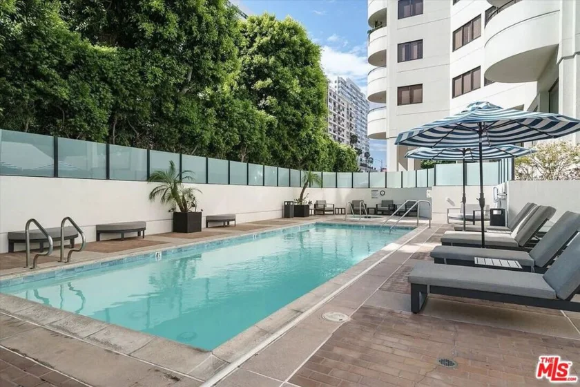 10560 Wilshire Boulevard #404 photo 40