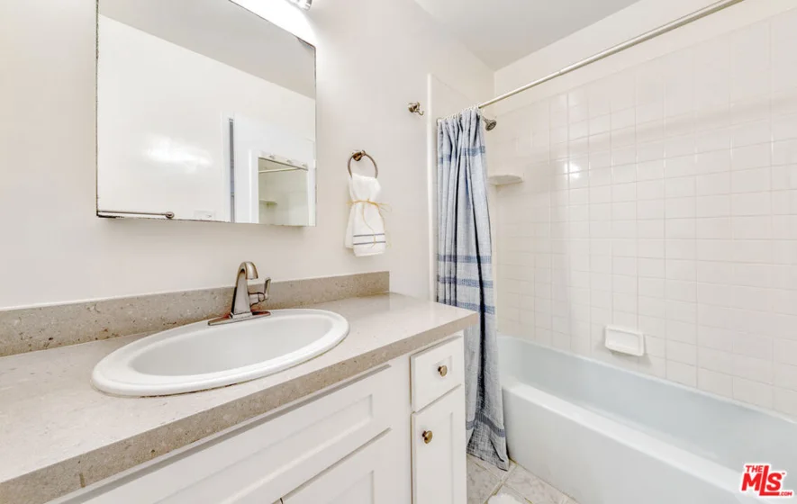 6250 Buckingham #204 photo 32