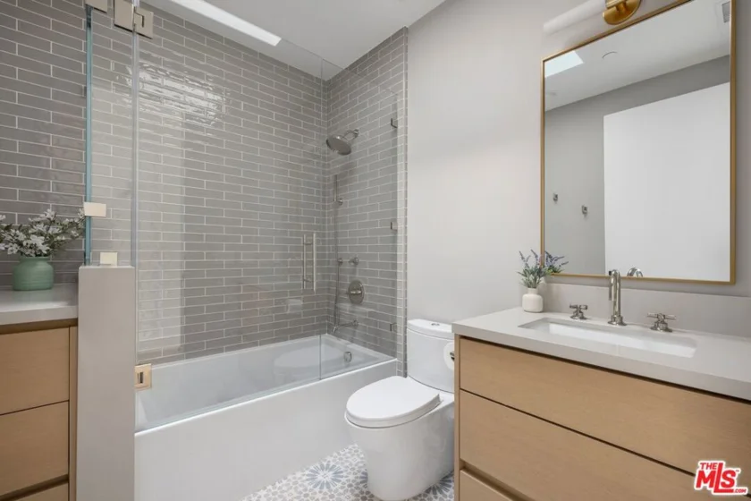 1037 21st Street photo 12