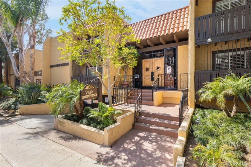 882 Victor Avenue #8 photo 1